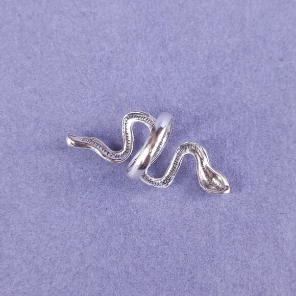 🐍 Twisting Snake 1 Heavy Metal Gothic Biker Ring – Size 8 (Unisex) - Picture 4 of 5